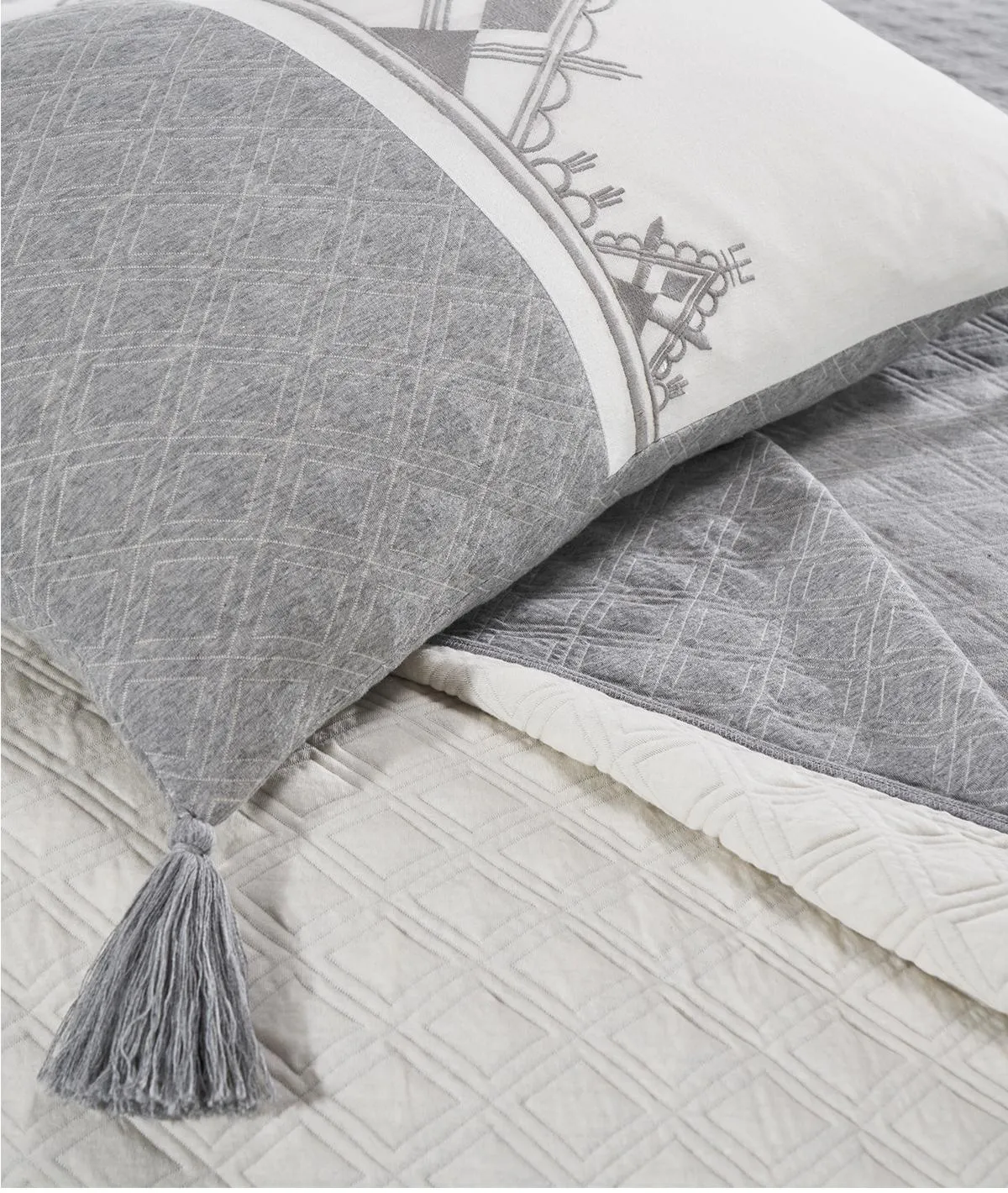 Freya Light Grey Melange 100% Cotton Knitted With Polyester Filled King Size Bed Cover With 2 Pillow Covers & 2 Cushion Covers (Set of 5 Pcs)