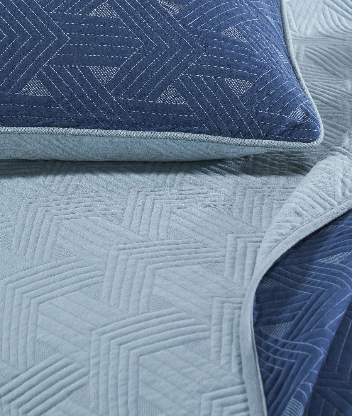 Parquet Blue Grey & Navy 100% Cotton Knitted With Polyester Filled King Size Bed Cover With 2 Pillow Covers (Set of 3 Pcs)