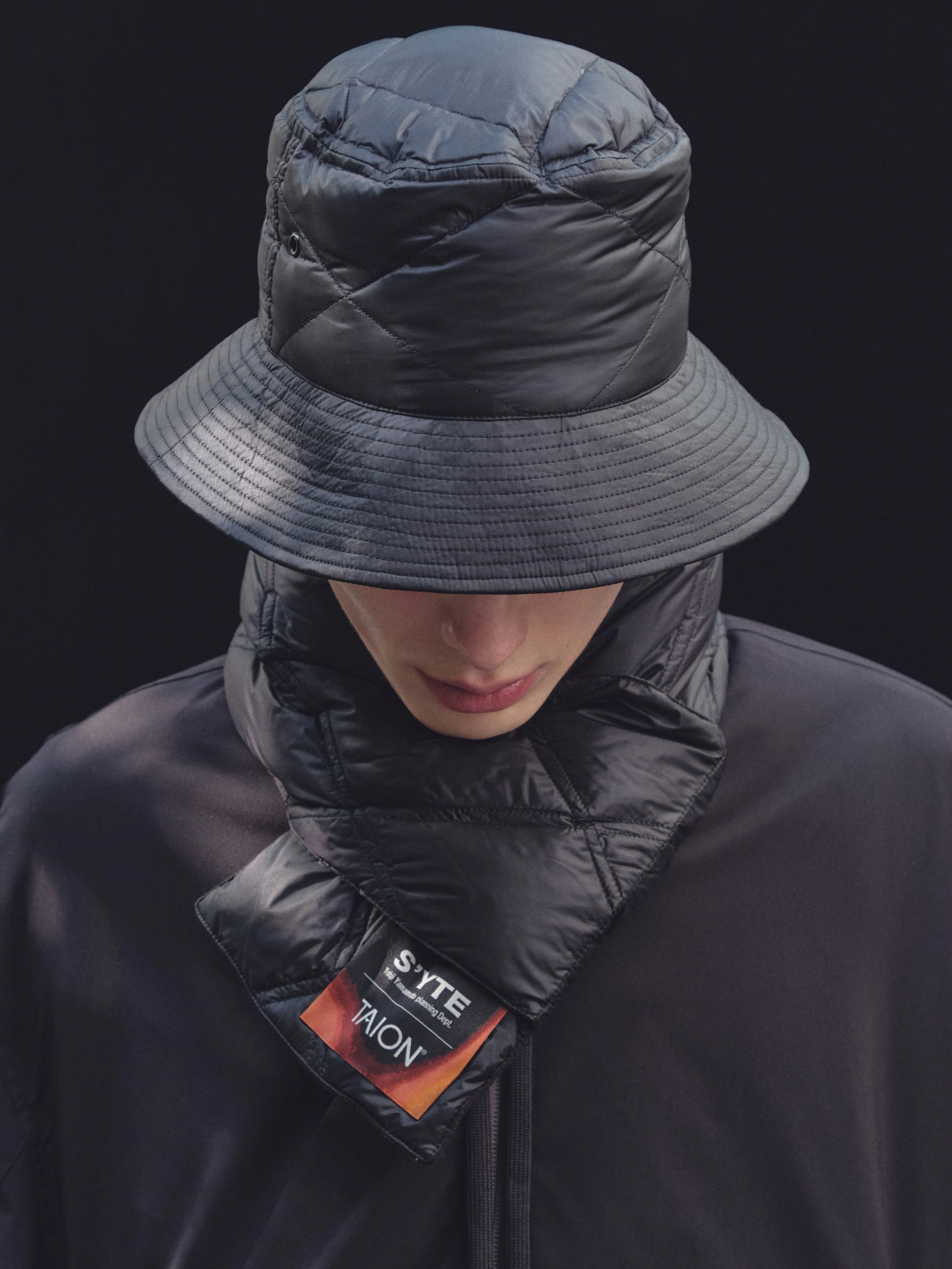 【S'YTE x TAION】Collaboration Collection QUILTED DOWN SCARF