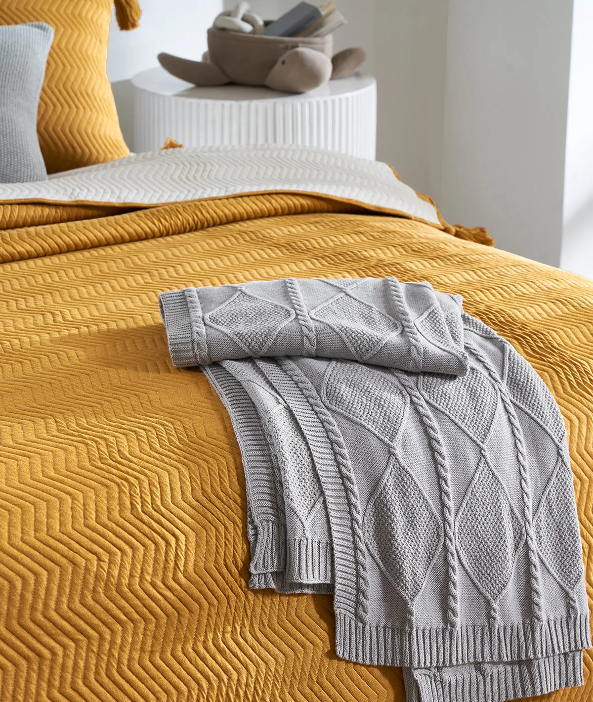 Zig Zag 100% Cotton Knitted with Polyester filled King Size Bed Cover with 2 Pillow Covers (Mustard Natural)